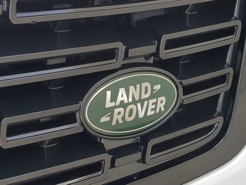 Used 2025 Land Rover Range Rover Sport SE image 12