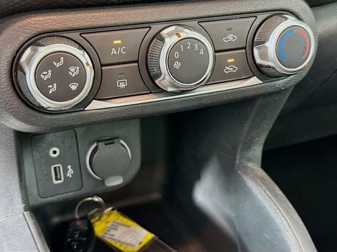 Used 2020 Nissan Kicks S image 16