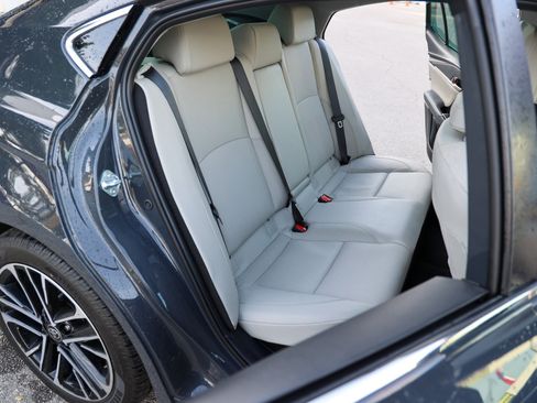 Used 2025 Toyota Camry XLE image 42