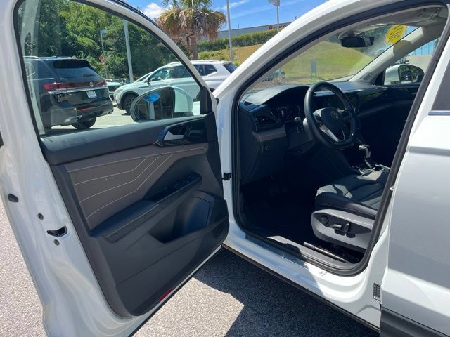 Used 2024 Volkswagen Taos SEL AWD/4WD image 4