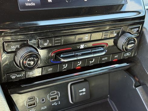 Used 2025 Jeep Grand Cherokee Altitude image 20