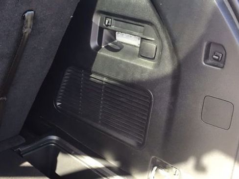 Used 2024 Ford Explorer XLT w/ Equipment Group 202A image 10