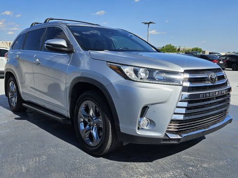 Used 2018 Toyota Highlander Limited Platinum image 16