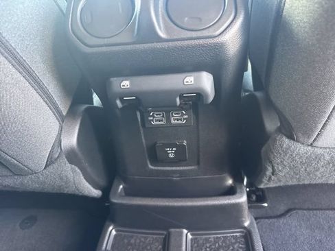 Used 2025 Jeep Wrangler Unlimited Sahara w/ Safety Group AWD/4WD image 15