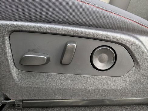 Used 2025 Chevrolet Colorado Z71 w/ Technology Package image 21