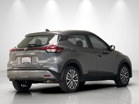 Used 2021 Nissan Kicks SV FWD image 5