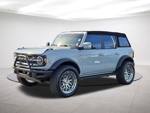 Used 2022 Ford Bronco Outer Banks w/ Sasquatch Package image 3