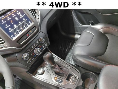 Used 2022 Jeep Cherokee Trailhawk w/ Sound & Nav Group AWD/4WD image 5