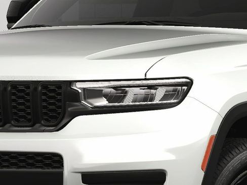 New 2025 Jeep Grand Cherokee L Altitude image 13