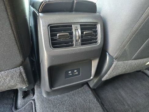 Used 2023 Nissan Rogue SV image 27