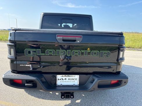 Used 2021 Jeep Gladiator Sport AWD/4WD image 12