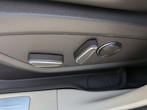 Used 2019 Lincoln MKC Select w/ Select Plus Package FWD image 18