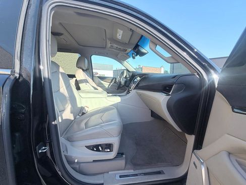 Used 2020 Cadillac Escalade Luxury AWD/4WD image 11