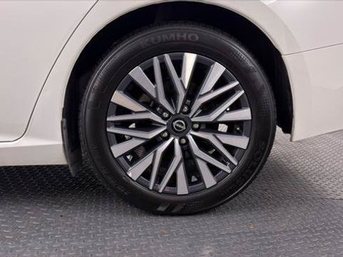 Used 2025 Nissan Altima 2.5 SV FWD image 34