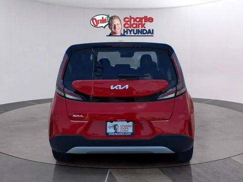 Used 2025 Kia Soul LX w/ LX Technology Package FWD image 4