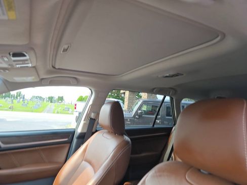Used 2018 Subaru Outback 3.6R Touring AWD/4WD image 25
