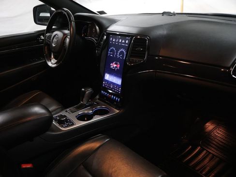 Used 2019 Jeep Grand Cherokee Overland AWD/4WD image 10