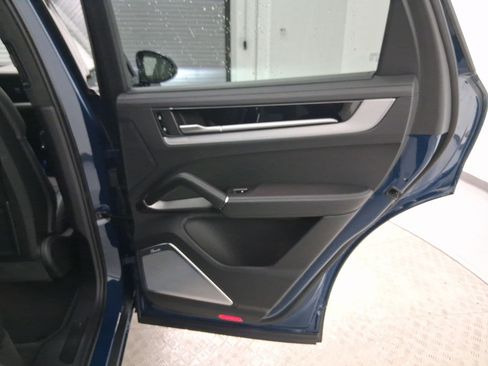 New 2025 Porsche Cayenne GTS image 36