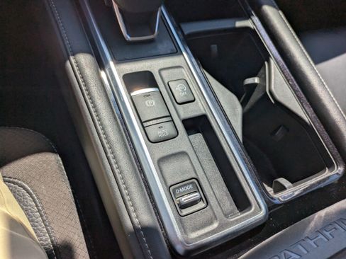 Used 2023 Nissan Pathfinder SL image 18