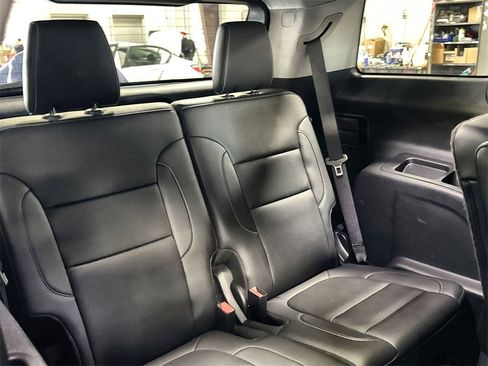 Used 2023 GMC Acadia SLT image 30