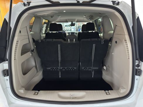 Used 2024 Chrysler Voyager LX image 21