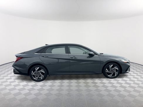 Used 2025 Hyundai Elantra SEL FWD image 4