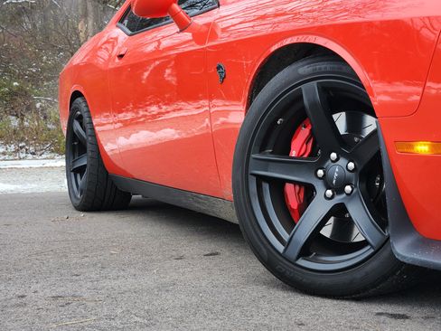 Used 2017 Dodge Challenger SRT Hellcat image 11