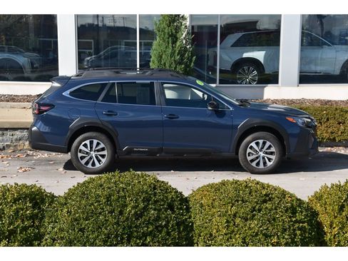 Certified 2025 Subaru Outback Premium image 3