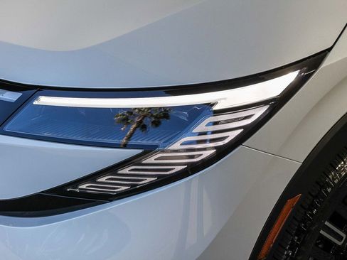 New 2026 Nissan Leaf Platinum+ w/ Cargo Package (Platinum+) image 4
