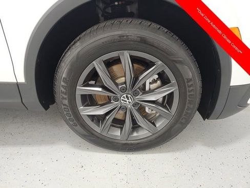 Used 2023 Volkswagen Tiguan SE w/ Panoramic Sunroof Package AWD/4WD image 8
