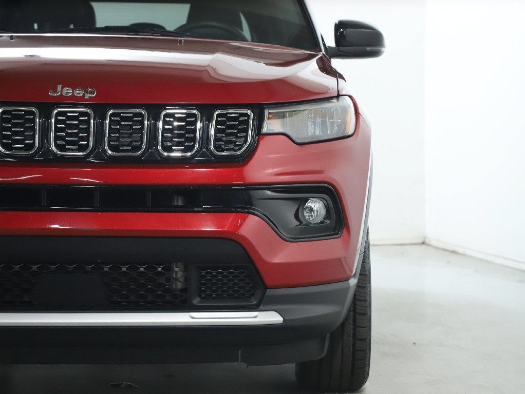 Used 2025 Jeep Compass Limited AWD/4WD image 7
