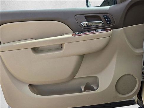 Used 2014 Chevrolet Suburban LTZ image 11