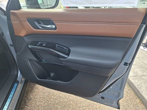 New 2026 Nissan Pathfinder Platinum AWD/4WD image 31