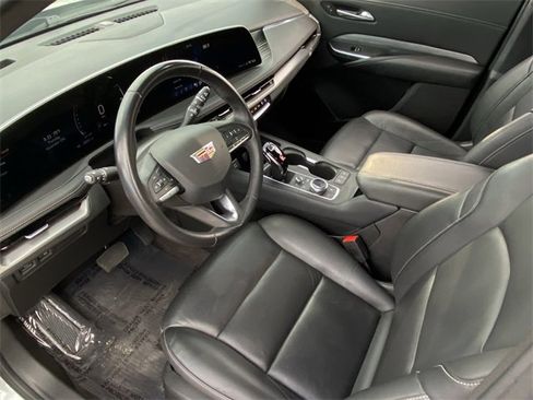 Used 2024 Cadillac XT4 Premium Luxury image 5