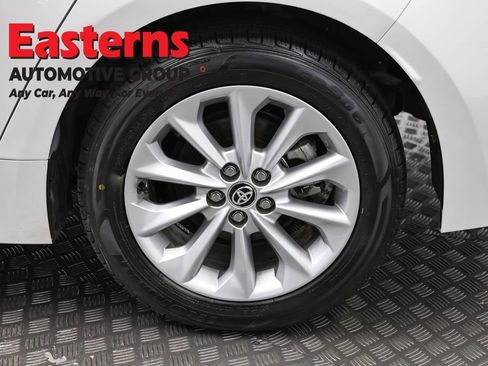 Used 2022 Toyota Corolla LE w/ LE Convenience Package image 32