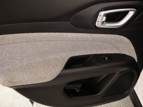 Used 2023 Jeep Compass Latitude image 16