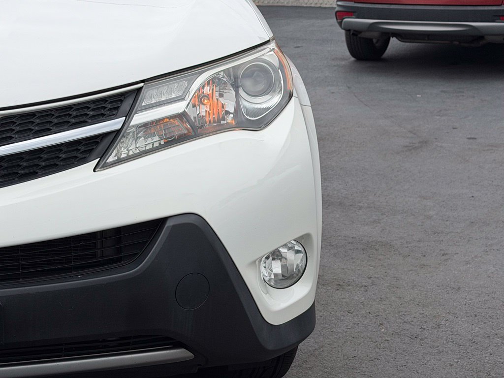 Used 2015 Toyota RAV4 XLE AWD/4WD image 2