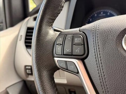 Used 2020 Toyota Sienna XLE w/ XLE Navigation Package AWD/4WD image 22