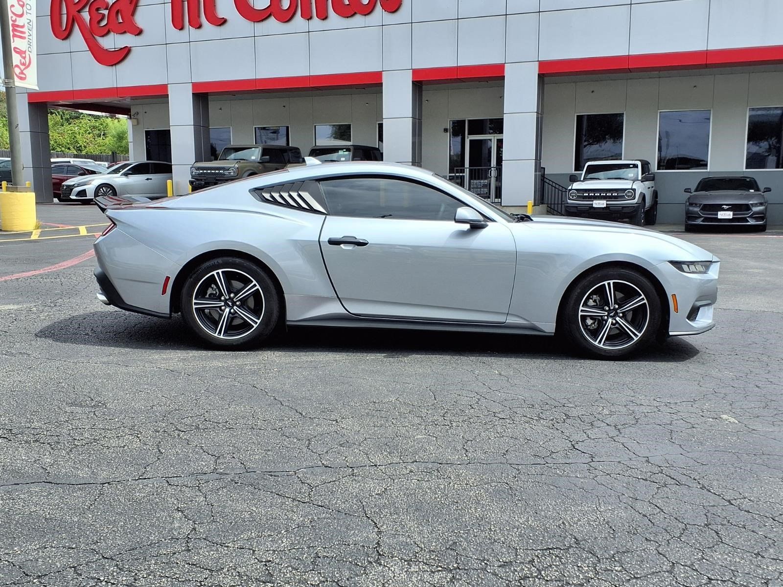 Used 2025 Ford Mustang Coupe RWD image 5