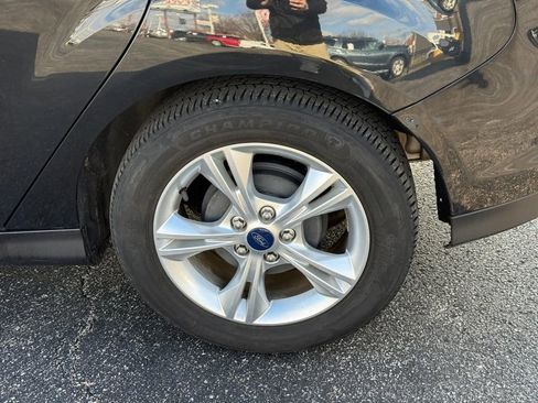 Used 2014 Ford Focus SE w/ SE Winter Package image 6