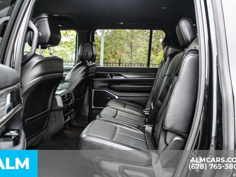 Used 2024 Jeep Wagoneer Series II w/ Flexible Seating Group image 18