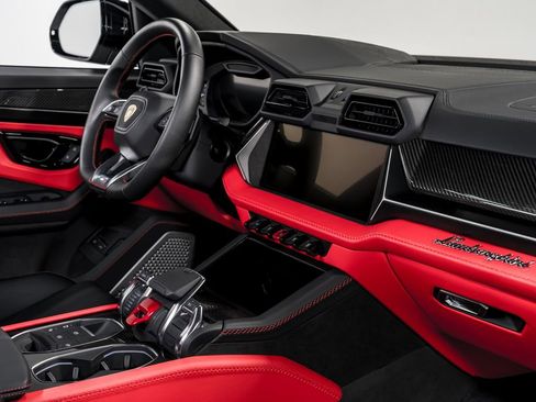 Used 2025 Lamborghini Urus SE image 37