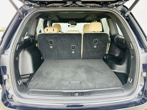 Used 2023 Jeep Grand Cherokee Limited w/ Luxury Tech Group II image 32