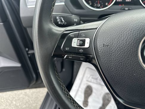 Used 2021 Volkswagen Tiguan SE FWD image 17