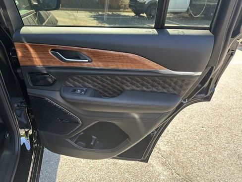 New 2025 Jeep Grand Cherokee Summit image 16