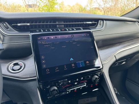 Used 2024 Jeep Grand Cherokee L Limited w/ Luxury Tech Group II AWD/4WD image 9