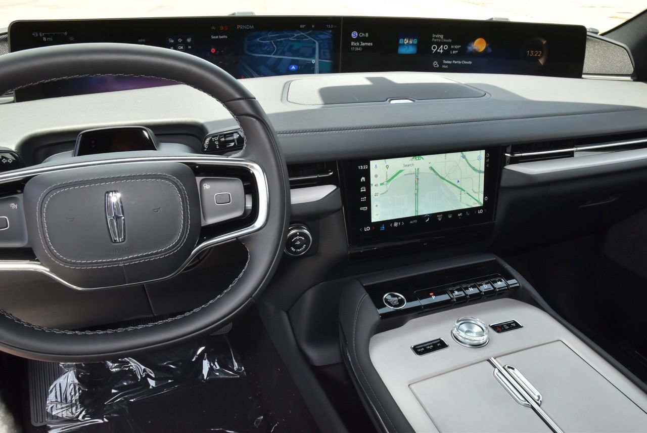 New 2027 Lincoln Navigator Reserve w/ Jet Appearance Package AWD/4WD image 26
