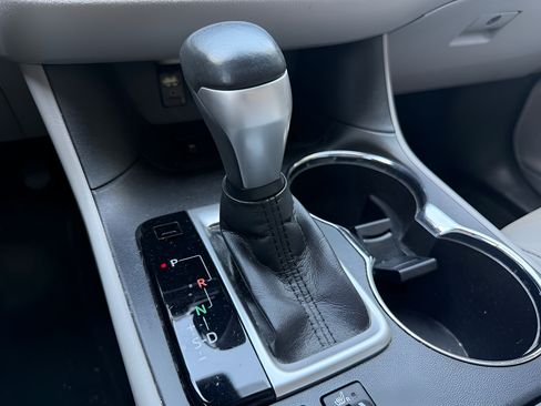 Used 2019 Toyota Highlander XLE FWD image 29