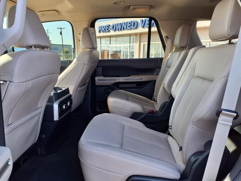 Used 2024 Ford Expedition XLT image 10