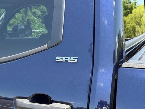 Used 2022 Toyota Tundra SR5 w/ SR5 Convenience Package image 9